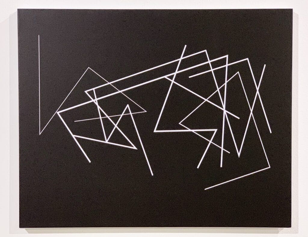 A black and white picture of some lines on the wall