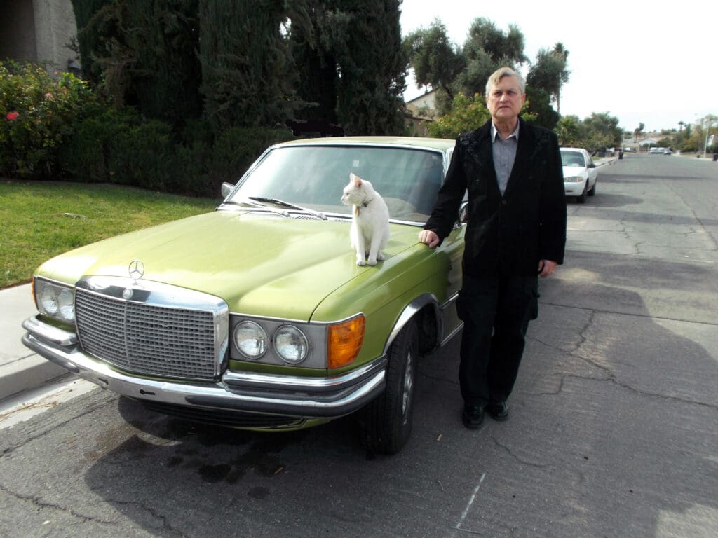 Clifford Singer with Snowflake and Mercedes. 2013. Las Vegas. Photograph: Flo Singer  