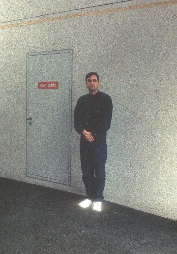 Clifford Singer. 1995. Kein Zutritt. Switzerland. Photo: Andre Volten  
