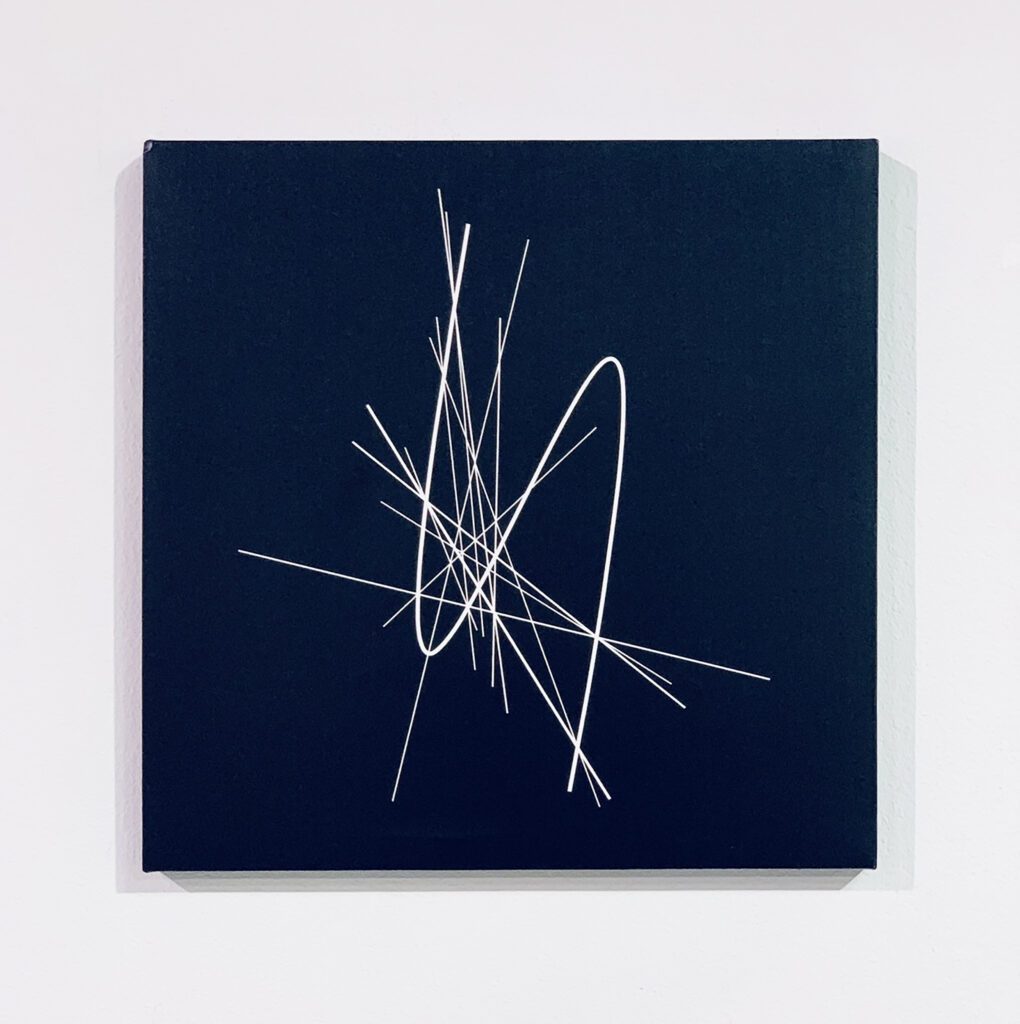 Single dark panel with intersecting white lines