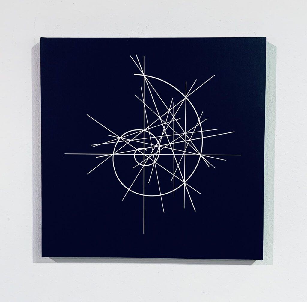 Central spiral with intersecting white spokes